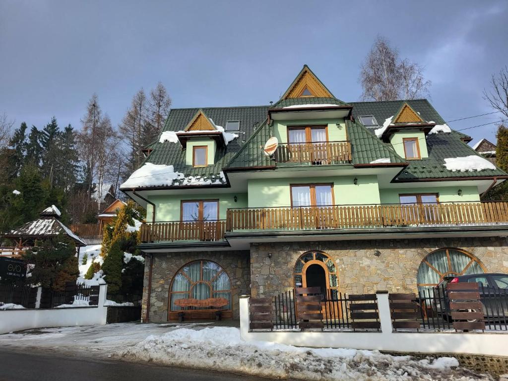 Το κτήριο όπου στεγάζεται  το δωμάτιο σε οικογενειακή κατοικία