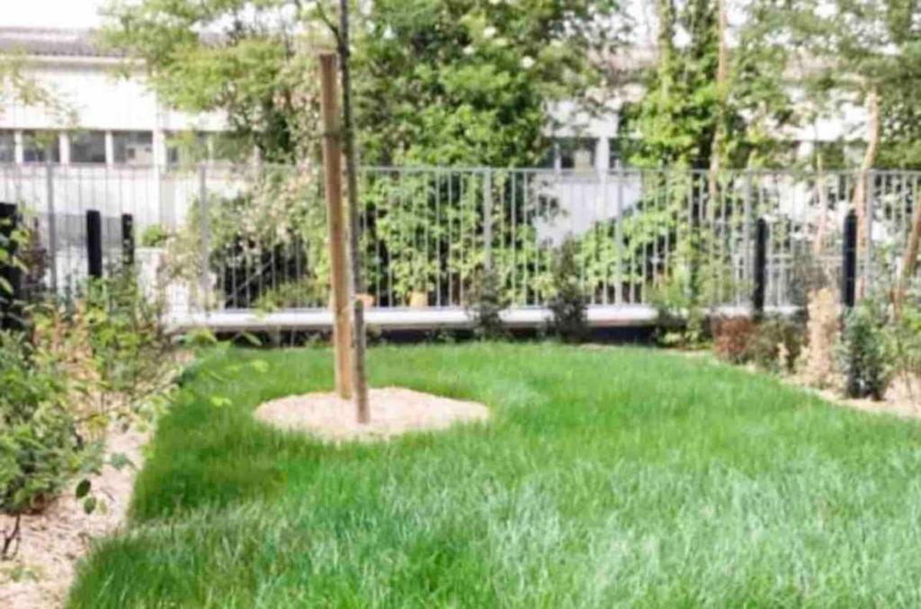 Jardín al aire libre en Studio moderne à 10 minutes de Paris avec jardin privé