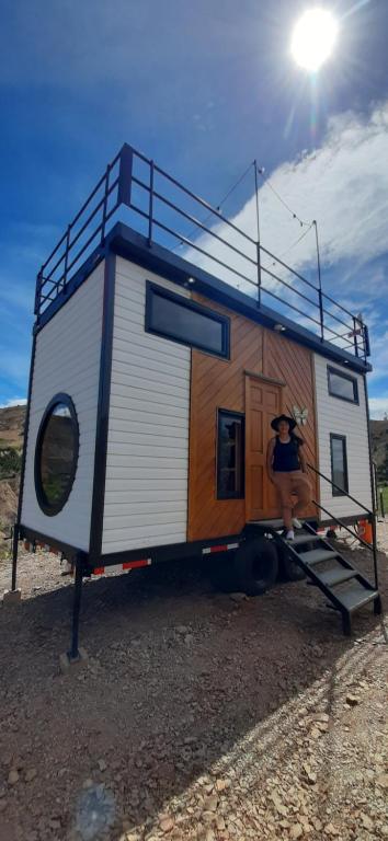 a tiny house on the back of a trailer at Casa Villa de leyva in Sáchica
