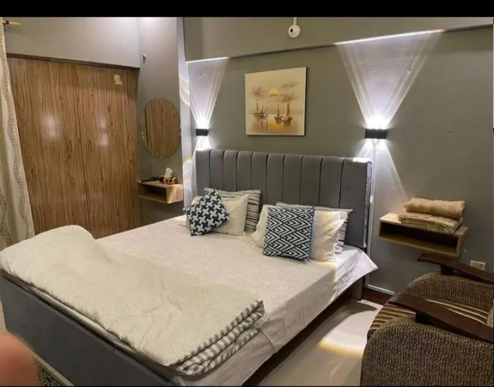 En eller flere senge i et værelse på Karwa Apt