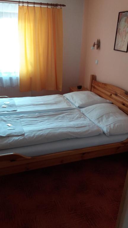 Postel nebo postele na pokoji v ubytování Retro Vrbovec