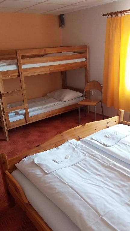 Postel nebo postele na pokoji v ubytování Retro Vrbovec