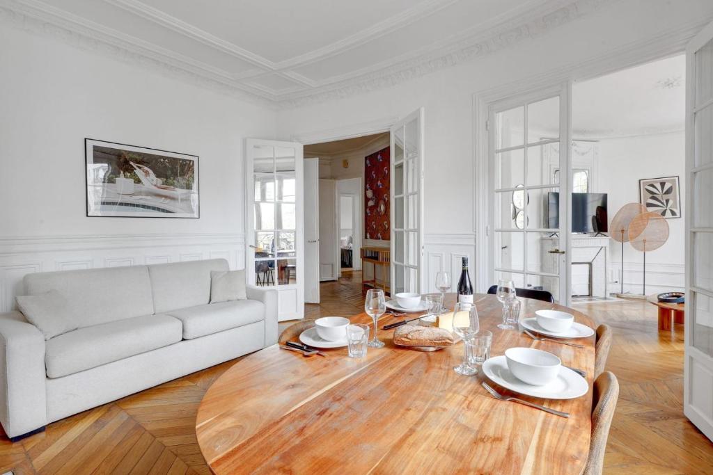 TBS 319 - Superb apartment with Eiffel Tower view
