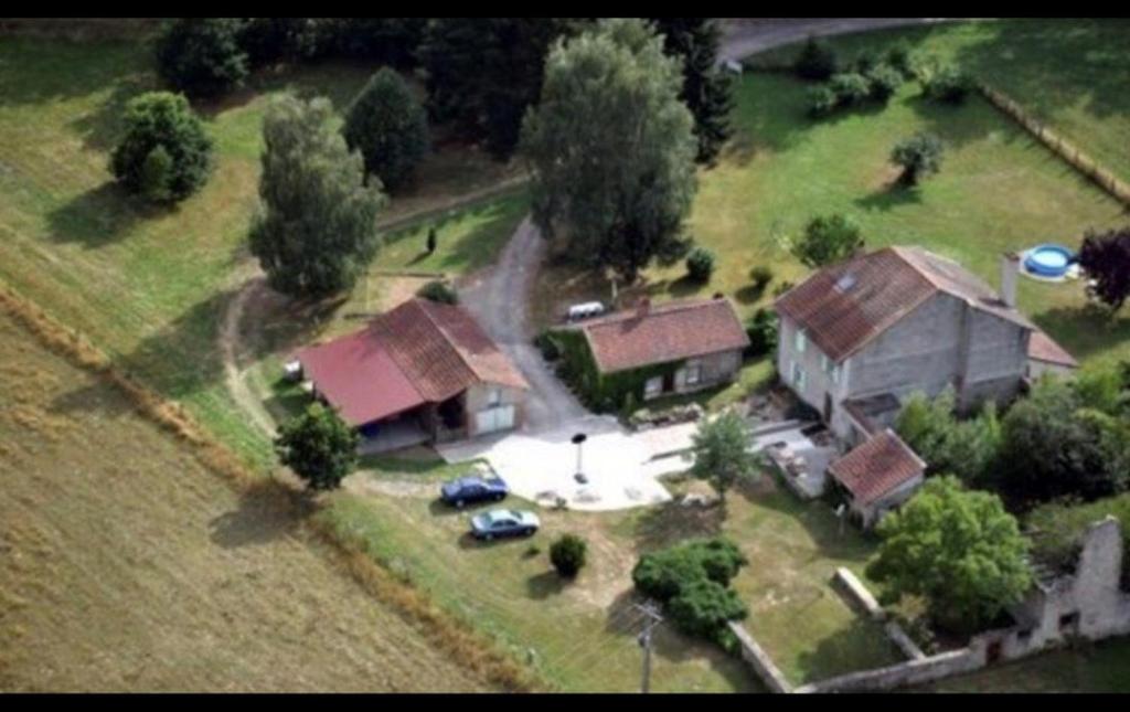 Το κτήριο όπου στεγάζεται  η παραθεριστική κατοικία