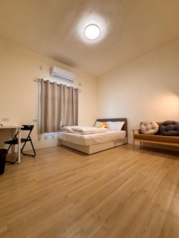 Ένα ή περισσότερα κρεβάτια σε δωμάτιο στο 島氮潛水背包客棧 PlayfulDiveClub