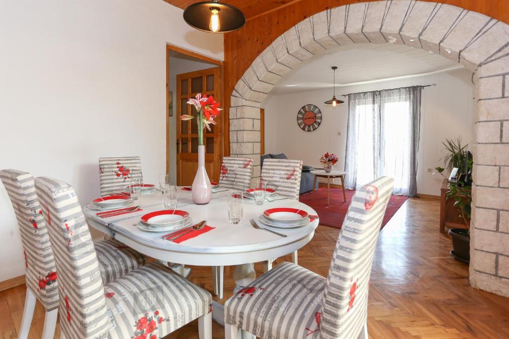 Apartment Mariniva Near Split