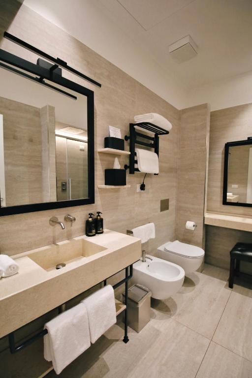 Palazzo Goldoni Condotti Collection - 18