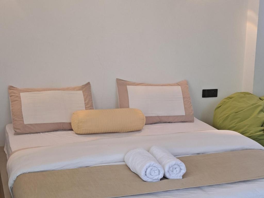 Cactus reef في آهانغاما: سرير عليه وسادتين وفوط
