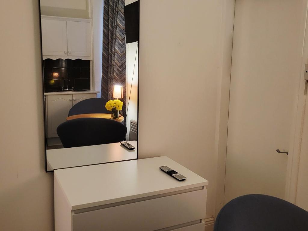 a room with a mirror and a table and chairs at Cosy in Cork in Cork