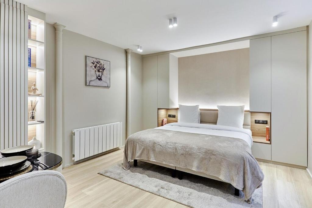 Studio Center of Paris by Studio prestige
