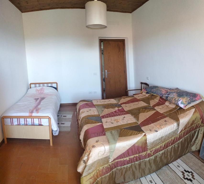 a bedroom with two beds in a room at La Casa del Sole in Belvedere Ostrense