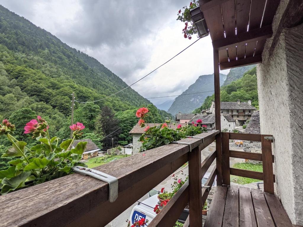 Φωτογραφία από το άλμπουμ του Wild Valley Mountain Getaway in Valle Onsernone σε Vergeletto