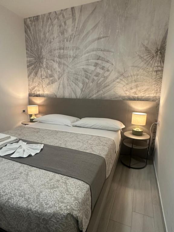 Ένα ή περισσότερα κρεβάτια σε δωμάτιο στο The Rooms Catanzaro Lido