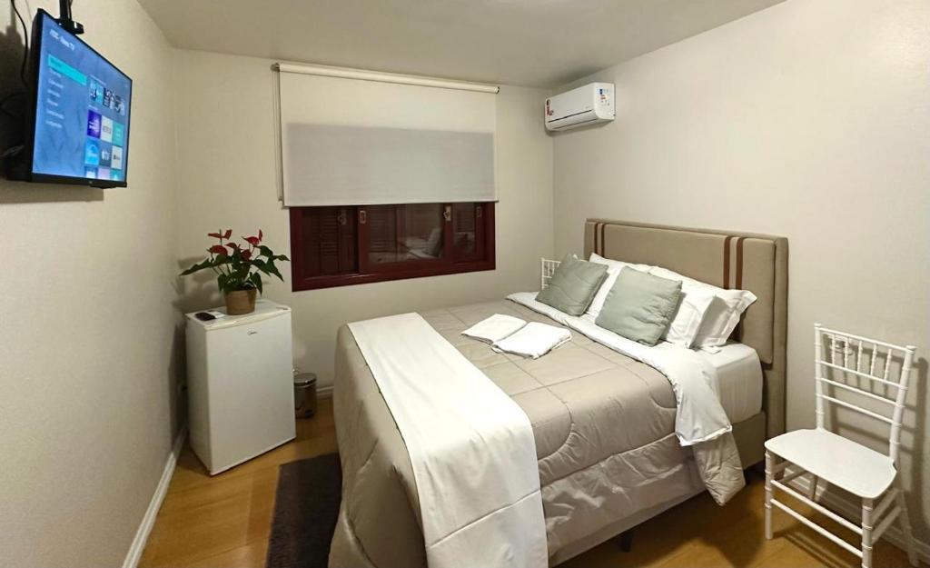 Ένα ή περισσότερα κρεβάτια σε δωμάτιο στο Suítes Centro 43