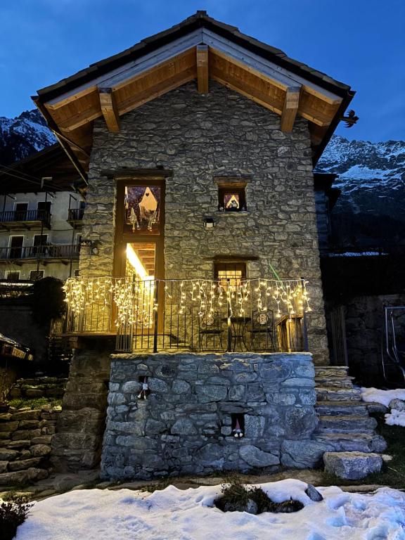 Το κτήριο όπου στεγάζεται  το διαμέρισμα