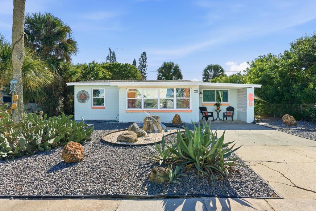 Κήπος έξω από το Walk 2 Beach Corporate Families Pets OK