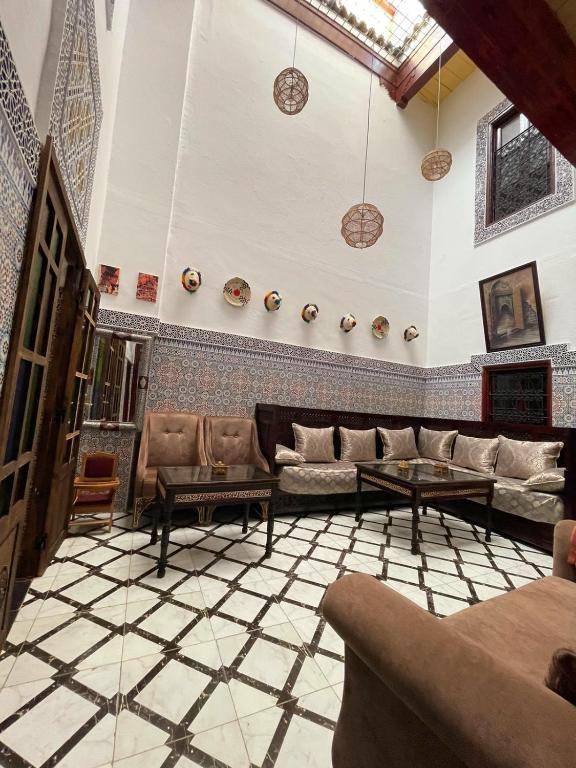 a large living room with couches and a tiled floor at Dar Bab Boujloud Fez in Fez