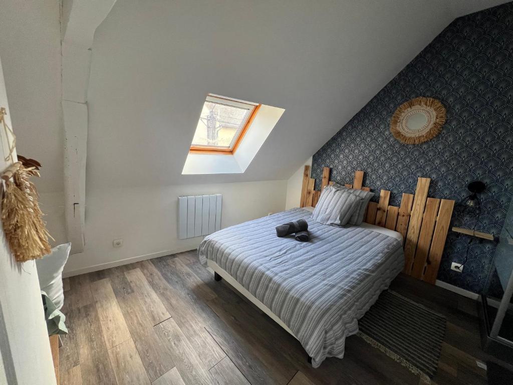 Ένα ή περισσότερα κρεβάτια σε δωμάτιο στο Appartement avec cour