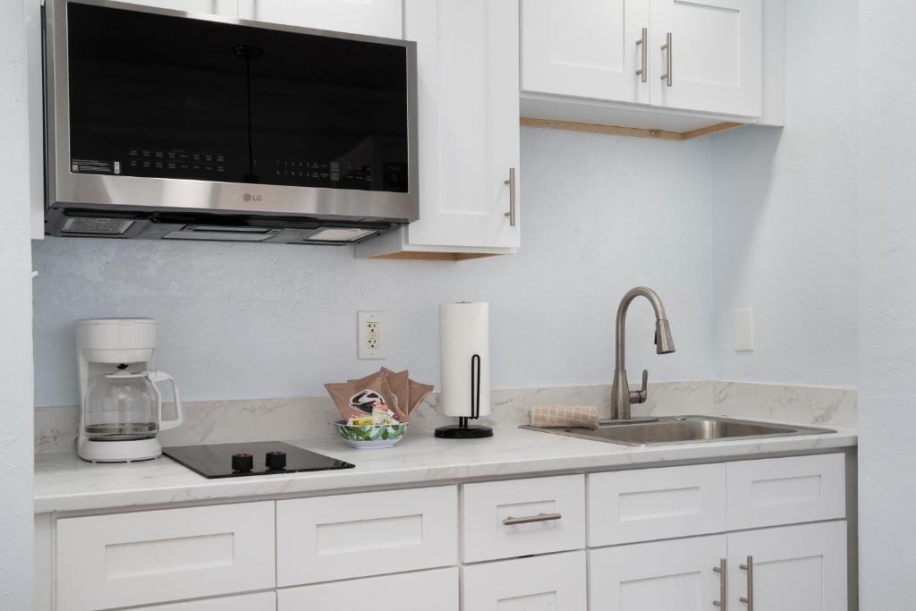Sabal Palms Inn photo