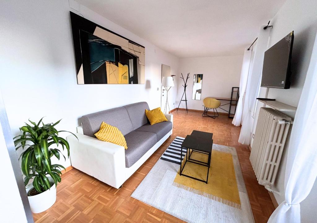 Μια τηλεόραση ή/και κέντρο ψυχαγωγίας στο Dimora Porta Nuova - Sostify