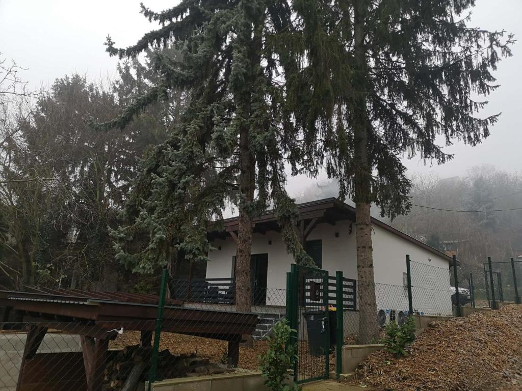 Το κτήριο όπου στεγάζεται  η παραθεριστική κατοικία