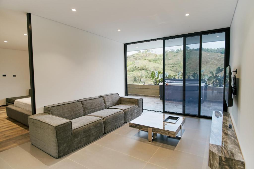 Χώρος καθιστικού στο Roka Hotel