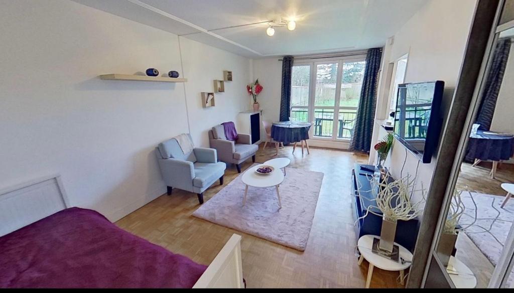 Χώρος καθιστικού στο Grand studio avec terrasse et jardin