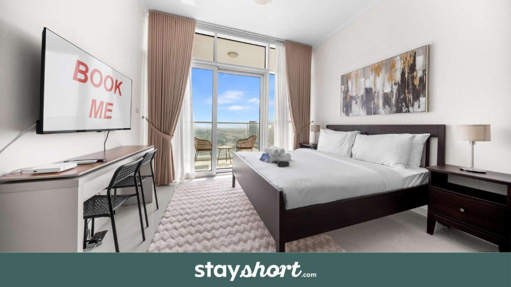 a bedroom with a bed and a desk and a window at StayShort - Damac Hills Sleeps 3 close to Golf Courses in Dubai Marina