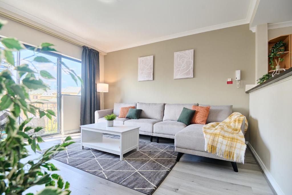 Central Perth Apartment with Pool
