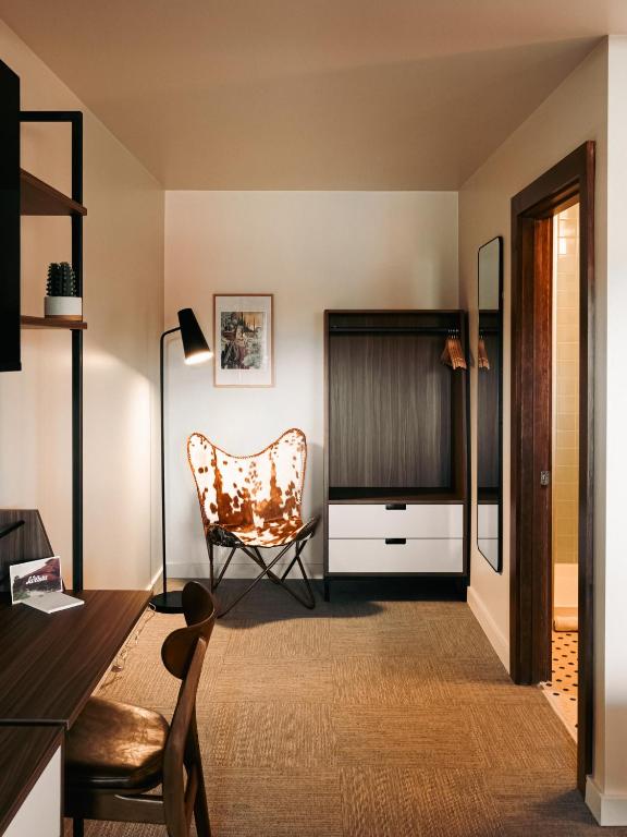 La Vista Motel - Pasea Por El Alto Desierto