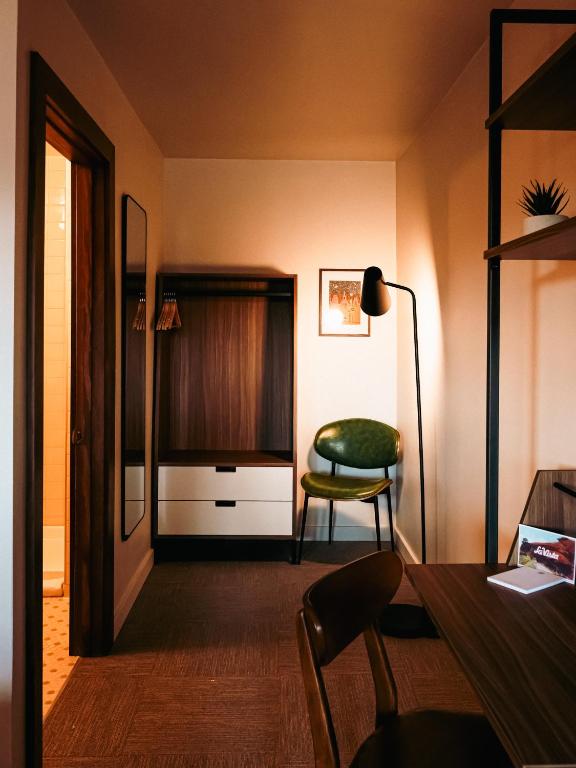 La Vista Motel - Crashpad De Cactus De Neón