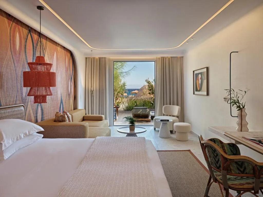 Executive Beachfront 2-bedroom Sea View Suite with Outdoor Hot Tub