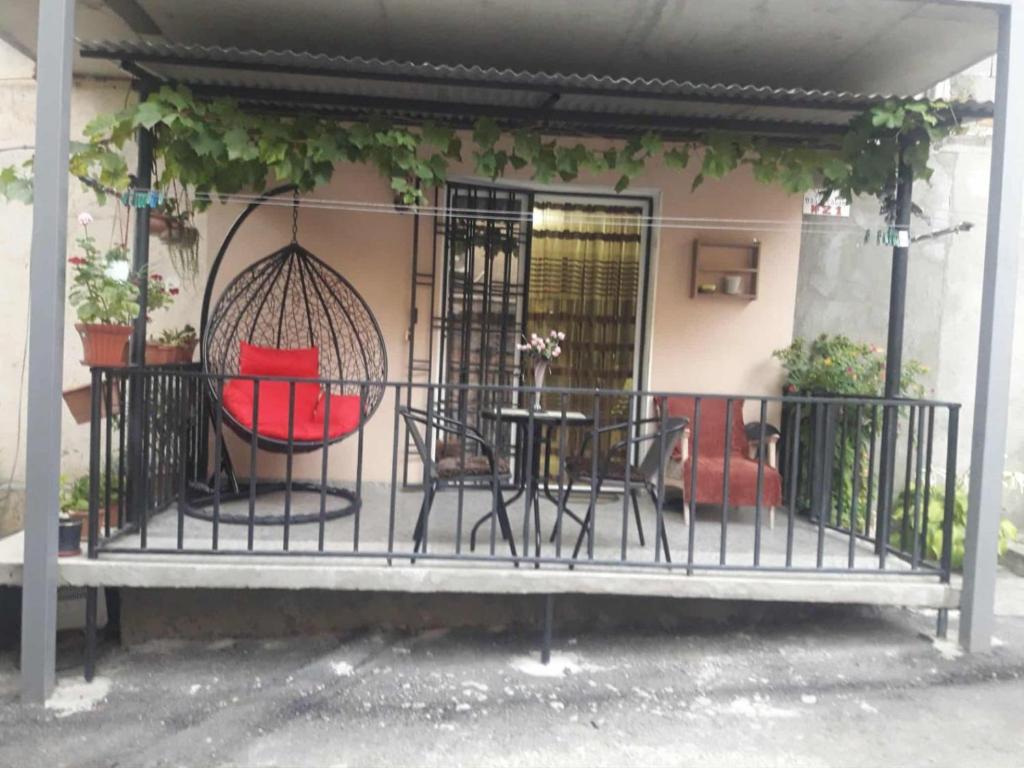Un balcon sau o terasă la Dachi Apartment