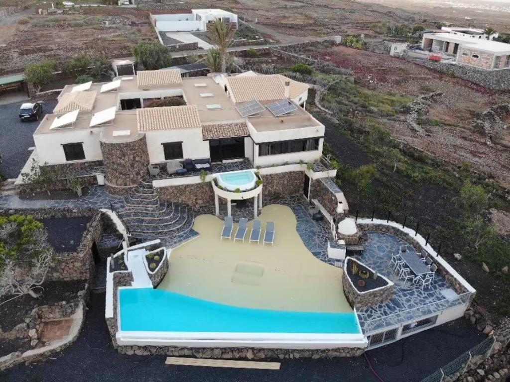 Swimmingpoolen hos eller tæt på Villa Olimpia