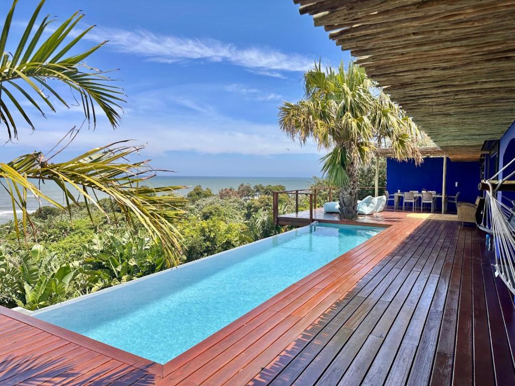 Swimmingpoolen hos eller tæt på Amasundu Beach House Trafalgar