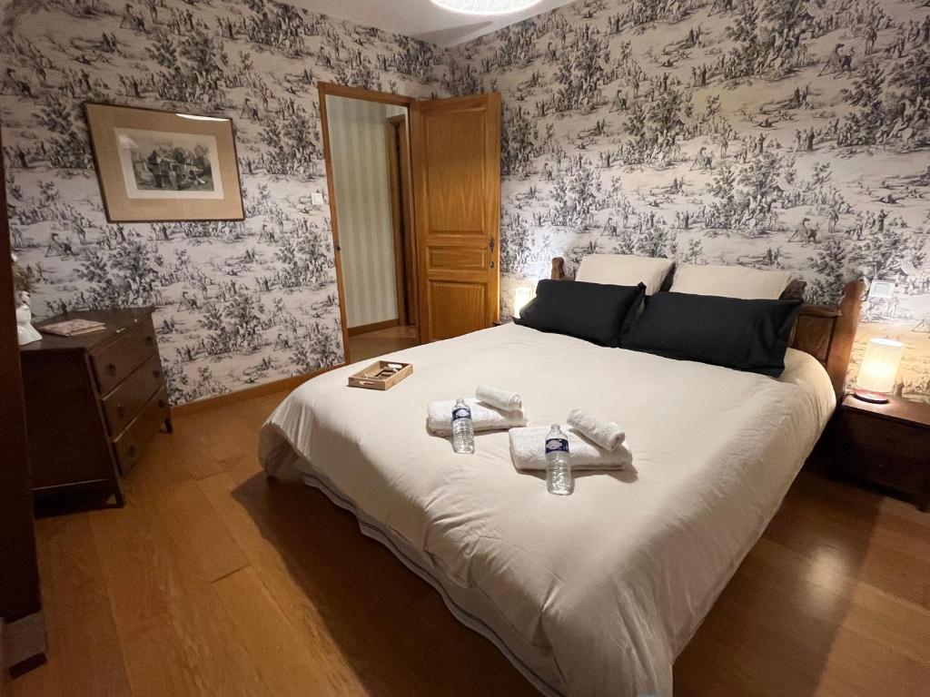a bedroom with a bed with two towels on it at gîte La Maison d'Odette in Saint-Rémy-du-Plein