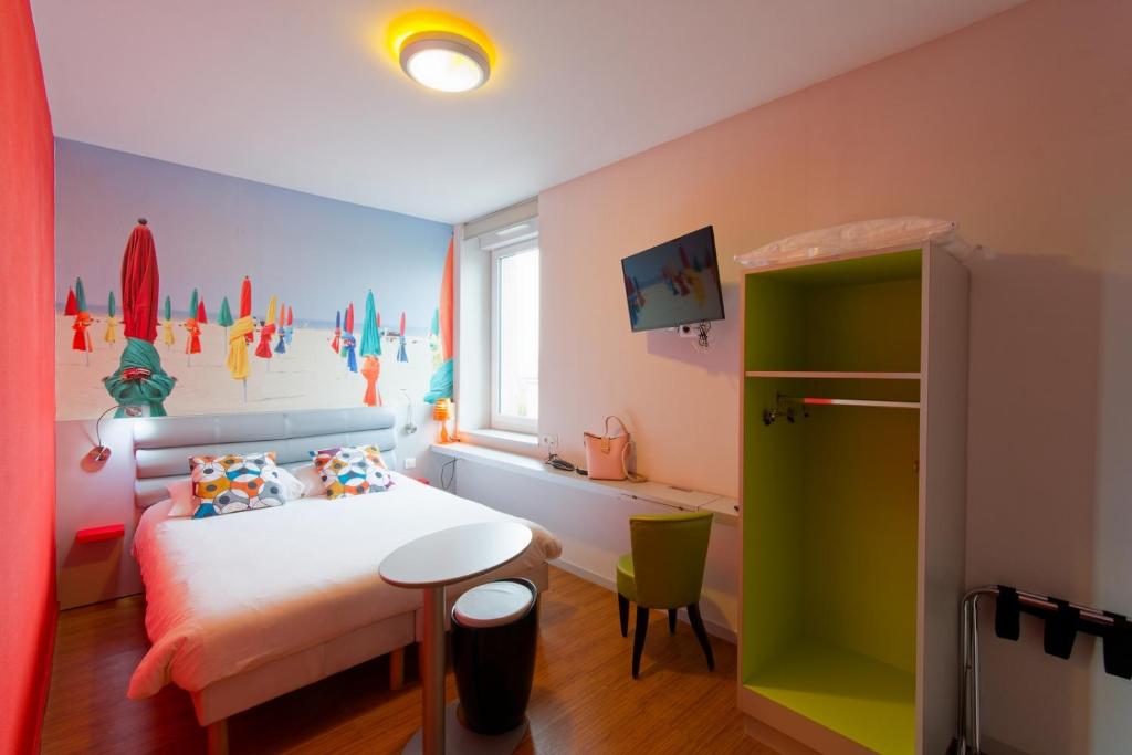 ibis Styles Saint Brieuc Gare Centre - Standard Family Suite With Two Connecting Rooms
