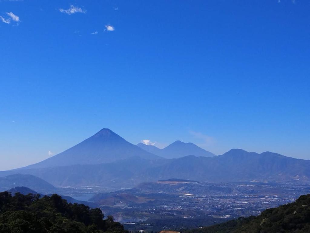 Nespecifikovaný výhled na hory nebo výhled na hory při pohledu z hotelu