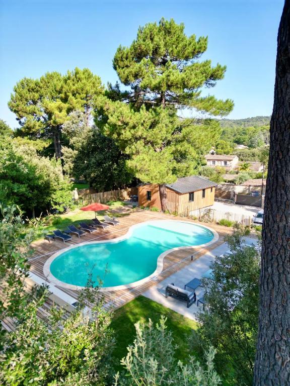 an overhead view of a pool with chairs and trees at N&L Signature - Ô Lodge in Mornas