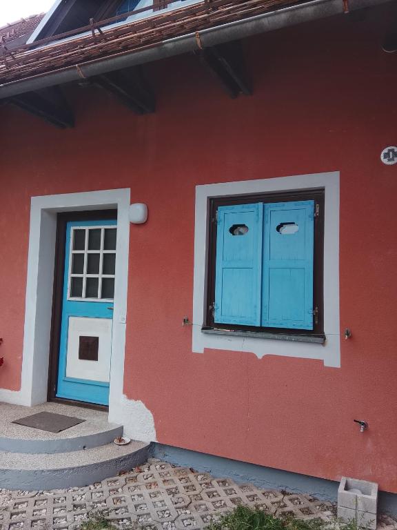 Το κτήριο όπου στεγάζεται  το διαμέρισμα