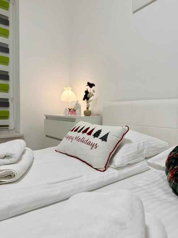 Postel nebo postele na pokoji v ubytování AL-Dom Apartamenty Apartament Anioł