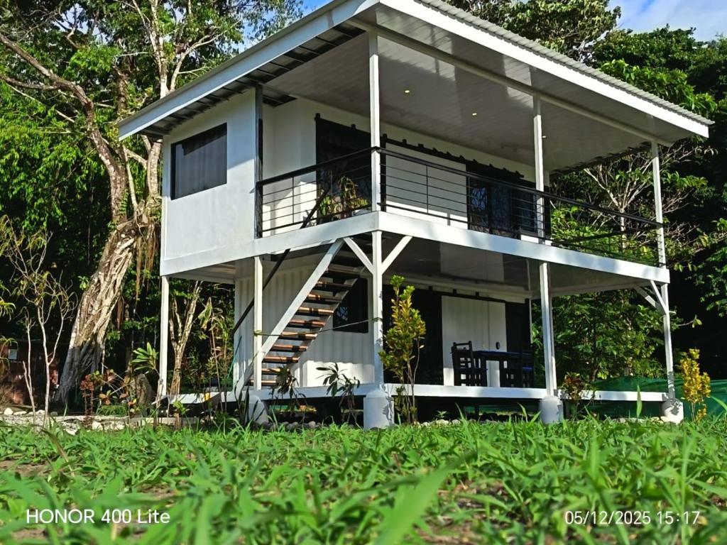 Το κτήριο όπου στεγάζεται  η παραθεριστική κατοικία