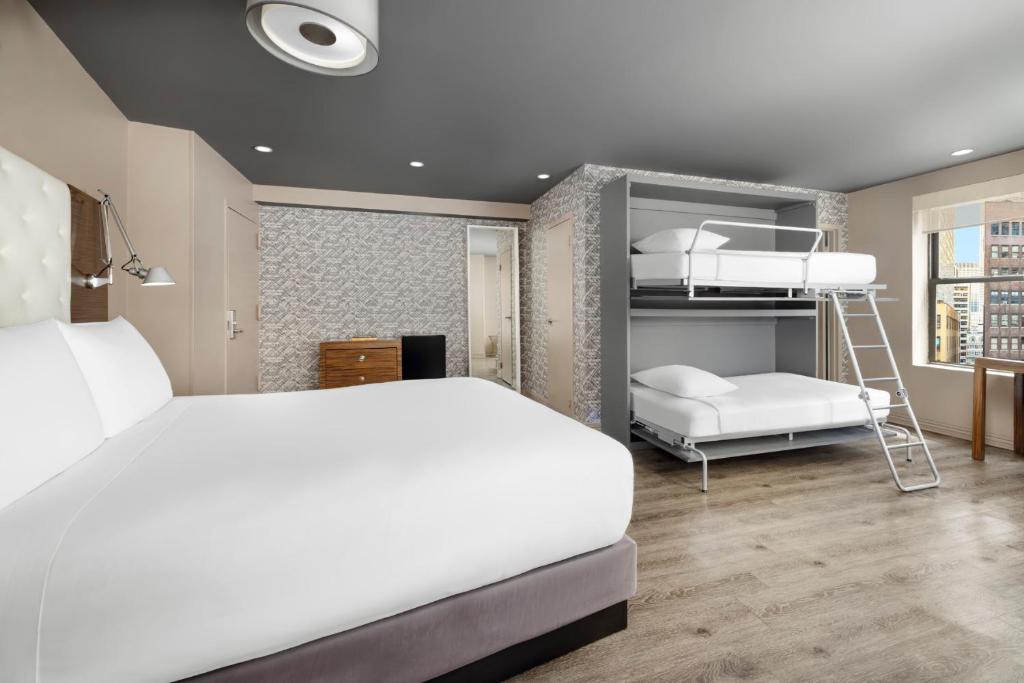 The Gallivant Times Square - Junior Penthouse 2 (Premium Room)