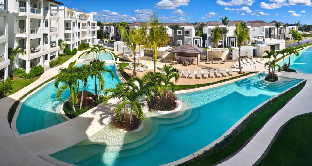 an aerial view of a resort pool with palm trees at Green Oasis in La Laguna