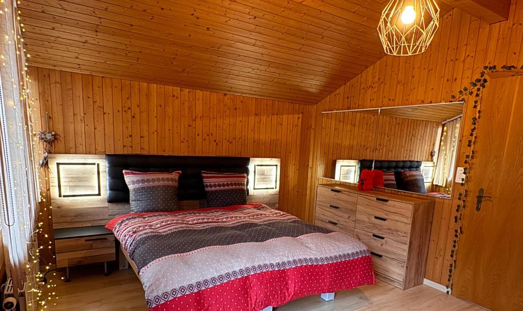 Postel nebo postele na pokoji v ubytování Big Apartment nearby Interlaken Parking