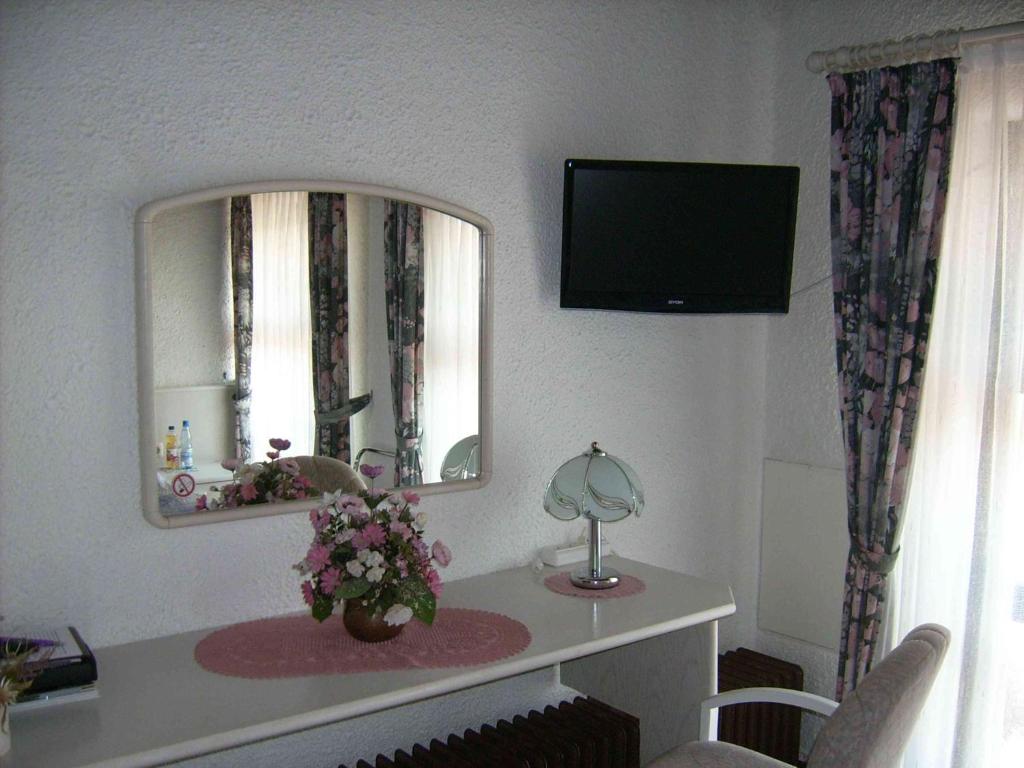 TV a/nebo společenská místnost v ubytování Gästehaus Hochrhönblick