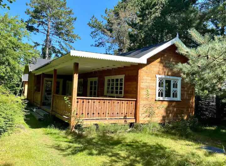 Το κτήριο όπου στεγάζεται  η παραθεριστική κατοικία