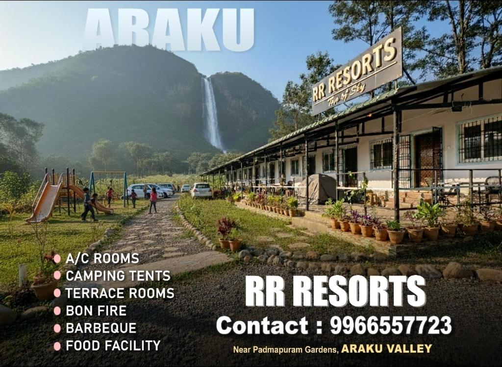 une affiche pour un complexe ferroviaire avec une cascade en arrière-plan dans l'établissement Rr resort, à Araku