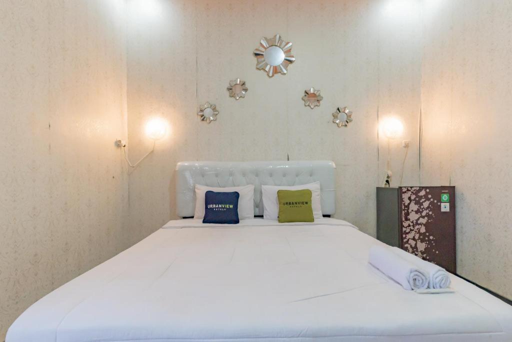 Urbanview Hotel Rifal Home Tegal - Chambre De Luxe