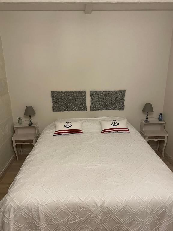 Ecole de Mathuna de Marigny Brizay - Quadruple Room With Private External Bathroom